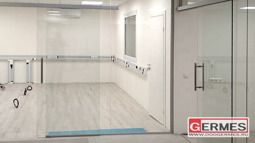 Перегородки с раздвижными дверями в офисном центре